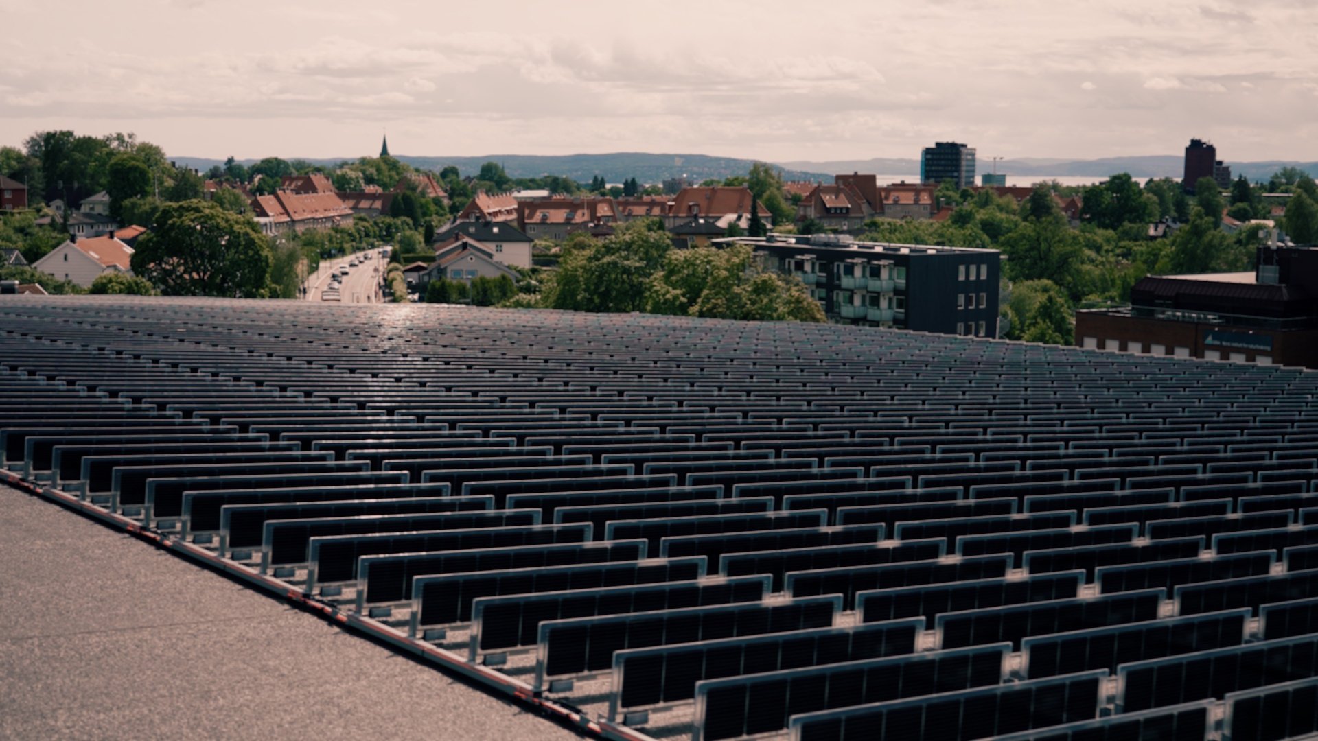 Ullevaal Stadion får enda mer strøm fra taket
